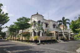 Rumah Istana Maguwo, Gotik Fsm Kolam Renang Tennis @ Casa Gran Rumah Istana Maguwo, Gotik Fsm Kolam Renang Tennis @ Casa Gran