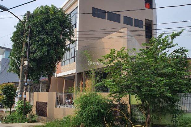 DIJUAL RUMAH MODERN 3 LANTAI DIJUAL RUMAH MODERN 3 LANTAI