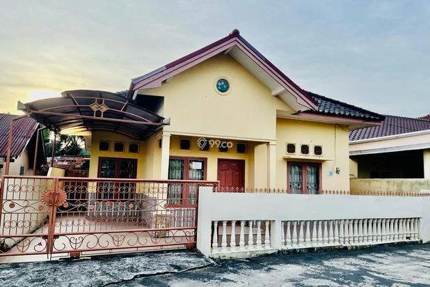 Disewakan rumah lokasi strategis dekat JM Lemabang bebas banjir Disewakan rumah lokasi strategis dekat JM Lemabang bebas banjir