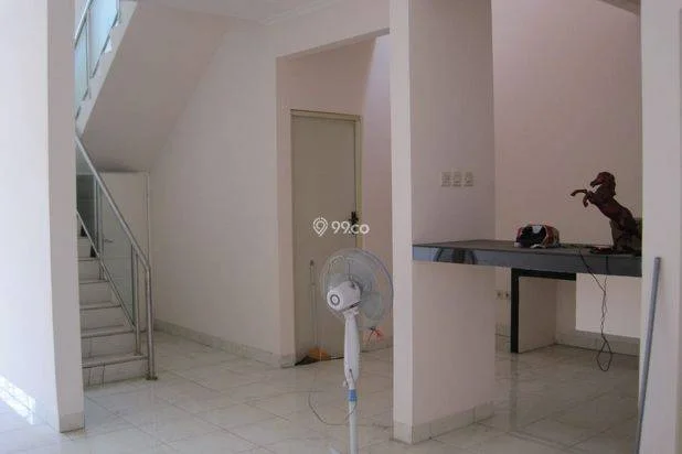 Rumah 2 lantai hadap taman, siap Huni dan akses tol terbaik. Rumah 2 lantai hadap taman, siap Huni dan akses tol terbaik.