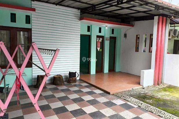 Dikontrakkan Rumah strategis dekat pintu tol, kampus UIII, UI, Gunadarma, 2+1KT, LT 92m, LB 65m² Dikontrakkan Rumah strategis dekat pintu tol, kampus UIII, UI, Gunadarma, 2+1KT, LT 92m, LB 65m²