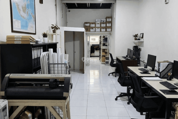 DISEWAKAN RUANG USAHA KANTOR Lt.2 luas 100m2 DISEWAKAN RUANG USAHA KANTOR Lt.2 luas 100m2