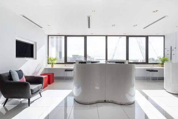 Akses satu harga ke ruang kerja, kantor virtual, dan ruang rapat di Regus AIA Central Akses satu harga ke ruang kerja, kantor virtual, dan ruang rapat di Regus AIA Central