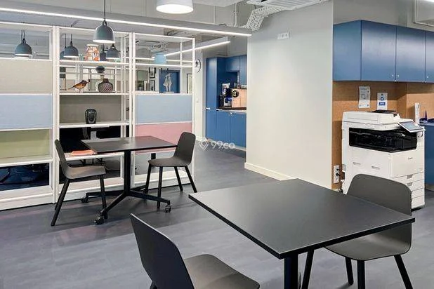 Akses satu harga ke ruang kerja, kantor virtual, dan ruang rapat di HQ Wisma BCA BSD Akses satu harga ke ruang kerja, kantor virtual, dan ruang rapat di HQ Wisma BCA BSD