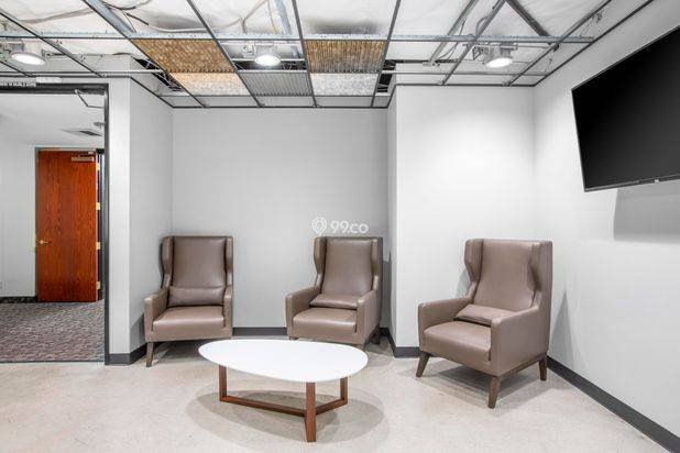 Akses satu harga ke ruang kerja, kantor virtual, dan ruang rapat di Regus Plaza Oleos Akses satu harga ke ruang kerja, kantor virtual, dan ruang rapat di Regus Plaza Oleos