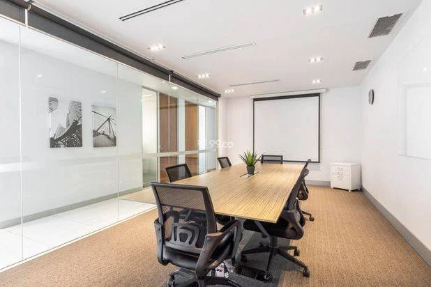 Ruang kerja, layanan, dan dukungan untuk membantu Anda bekerja lebih baik di Regus Plaza Oleos Ruang kerja, layanan, dan dukungan untuk membantu Anda bekerja lebih baik di Regus Plaza Oleos