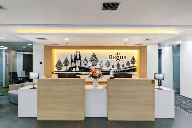 Akses satu harga ke ruang kerja, kantor virtual, dan ruang rapat di Regus Sinarmas Land Plaza Akses satu harga ke ruang kerja, kantor virtual, dan ruang rapat di Regus Sinarmas Land Plaza
