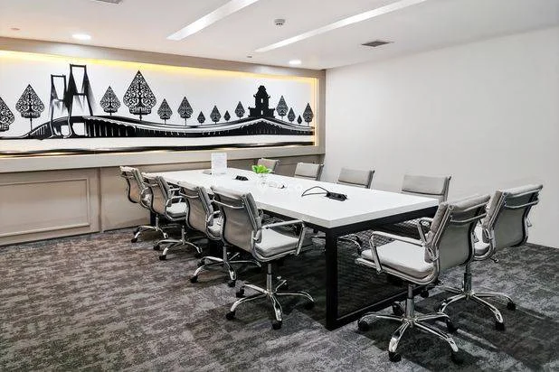 Akses satu harga ke ruang kerja, kantor virtual, dan ruang rapat di Regus Sinarmas Land Plaza Akses satu harga ke ruang kerja, kantor virtual, dan ruang rapat di Regus Sinarmas Land Plaza