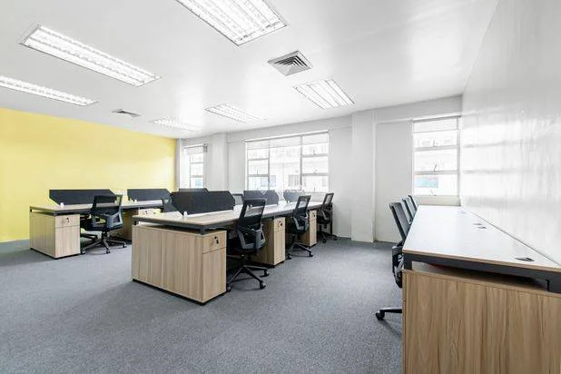 Singgah, bekerja, atau berkolaborasi di pusat bisnis Regus The Energy Building profesional kami Singgah, bekerja, atau berkolaborasi di pusat bisnis Regus The Energy Building profesional kami