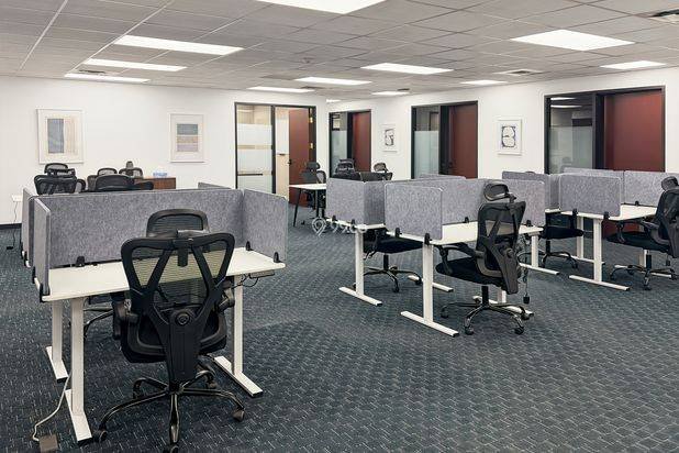 Singgah, bekerja, atau berkolaborasi di pusat bisnis HQ Plaza Asia profesional kami Singgah, bekerja, atau berkolaborasi di pusat bisnis HQ Plaza Asia profesional kamiÂ