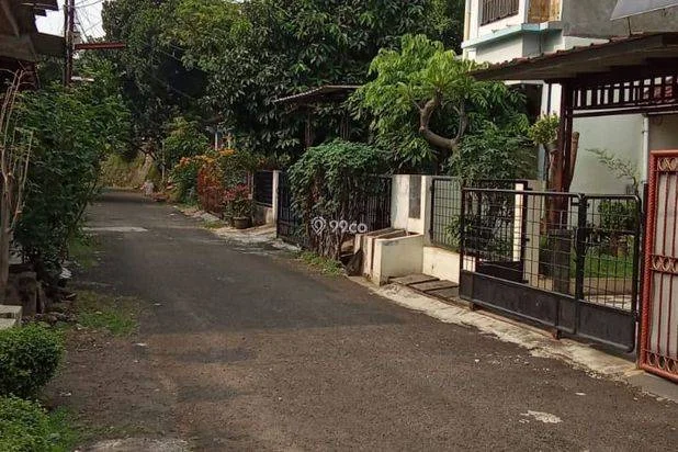 Rumah + Ruko. LT 129m² LB 200m² Rumah + Ruko. LT 129m² LB 200m²