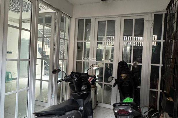 Dijual Cepat tanpa perantara Rumah 3 Lantai Cocok Usaha Kos Dekat Kampus UNTAR, TRISAKTI & Central Park Jakarta. Dijual Cepat tanpa perantara Rumah 3 Lantai Cocok Usaha Kos Dekat Kampus UNTAR, TRISAKTI & Central Park Jakarta.