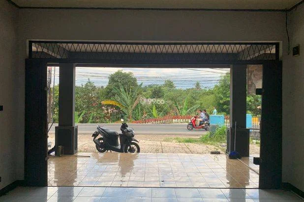 DISEWAKAN Ruko Strategis Pinggir Jalan Utama Cibungbulang DISEWAKAN Ruko Strategis Pinggir Jalan Utama Cibungbulang