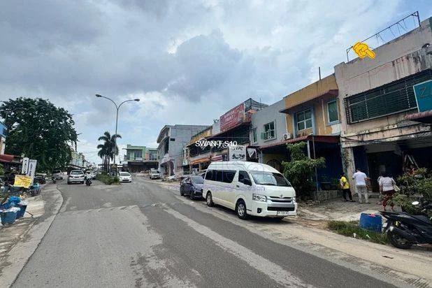 Tersedia Harga MURAH! Ruko Siap Pakai di Batam Kota, Batam, Luas Tanah 75m², Luas Bangunan 155m² Tersedia Harga MURAH! Ruko Siap Pakai di Batam Kota, Batam, Luas Tanah 75m², Luas Bangunan 155m²