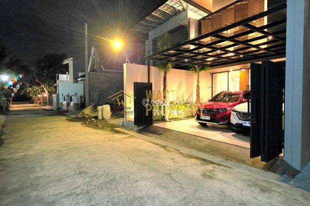 RUMAH MEWAH FULLY FURNISHED DEKAT STADION MAGUWOHARJO RUMAH MEWAH FULLY FURNISHED DEKAT STADION MAGUWOHARJO