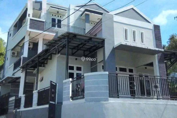 Rumah 3 lantai di perumahan karisma Ronomuut paal dua harga murah Rumah 3 lantai di perumahan karisma Ronomuut paal dua harga murah