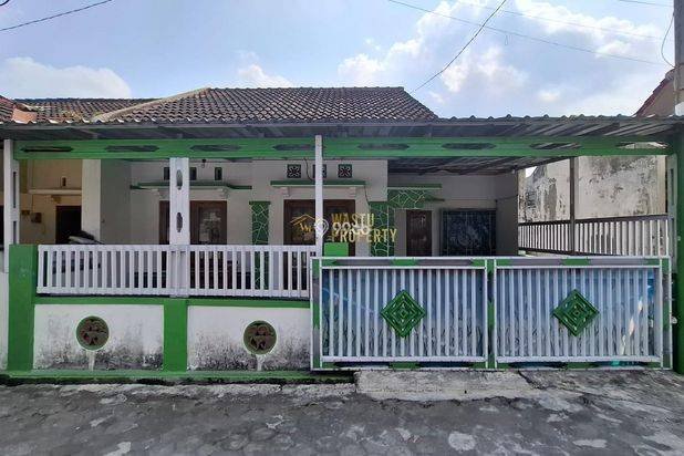 RUMAH SECCOND MURAH 5 MENIT DARI MALL AMPLAZ JOGJA RUMAH SECCOND MURAH 5 MENIT DARI MALL AMPLAZ JOGJA