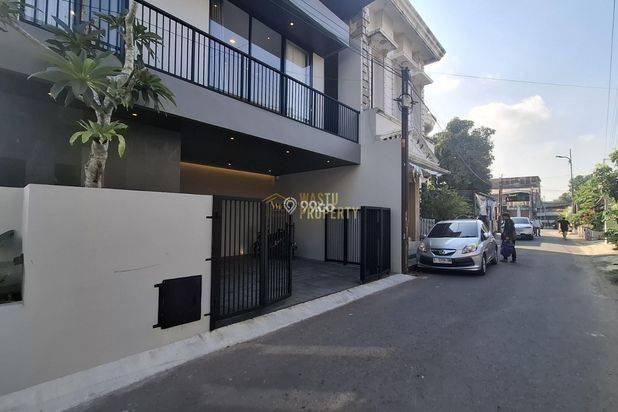 RUMAH FULL FURNISHED DENGAN PRIVATE POOL DEKAT AMBARUKMO RUMAH FULL FURNISHED DENGAN PRIVATE POOL DEKAT AMBARUKMO