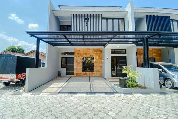RUMAH ASRI 2 LANTAI FURNISHED, 2 MENIT KE KAMPUS UKRIM RUMAH ASRI 2 LANTAI FURNISHED, 2 MENIT KE KAMPUS UKRIM