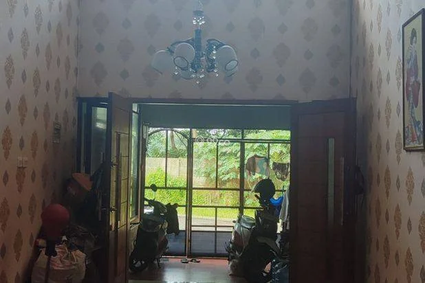Dijual Rumah Strategis, di antara Alam Sutera - Gading Serpong Dijual Rumah Strategis, di antara Alam Sutera - Gading Serpong