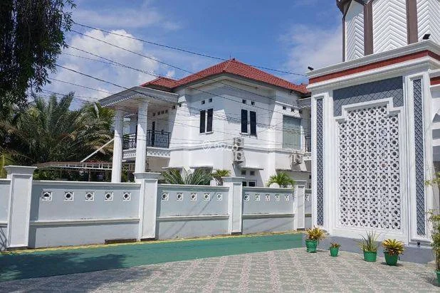 Rumah Mewah + 5 Kamar Kost + 1 Ruang Usaha di Pusat Kota Gorontalo — Dijual Cepat Rumah Mewah + 5 Kamar Kost + 1 Ruang Usaha di Pusat Kota Gorontalo — Dijual Cepat