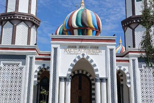 Rumah Mewah + 5 Kamar Kost + 1 Ruang Usaha di Pusat Kota Gorontalo — Dijual Cepat Rumah Mewah + 5 Kamar Kost + 1 Ruang Usaha di Pusat Kota Gorontalo — Dijual Cepat