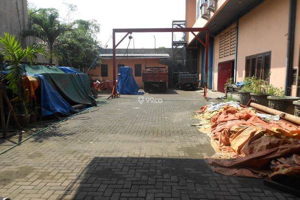 Bangunan kantor dan gudang Bangunan kantor dan gudang