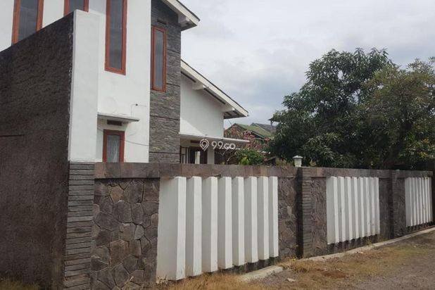 Rumah bagus 2 lantai halaman luas dlm komplek di Cibiru Rumah bagus 2 lantai halaman luas dlm komplek di Cibiru