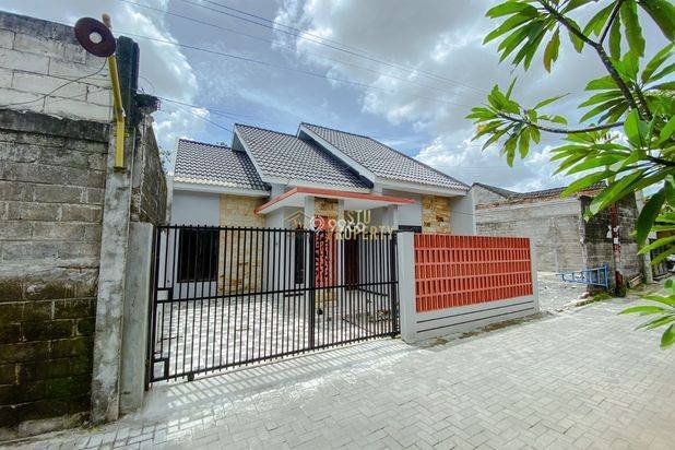 RUMAH SIAP HUNI, TIPE BESAR 8 MENIT KE KAMPUS UPN JOGJA RUMAH SIAP HUNI, TIPE BESAR 8 MENIT KE KAMPUS UPN JOGJA