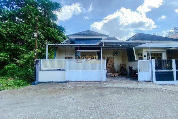 RUMAH LUAS SIAP HUNI DI MAGUWOHARJO DEKAT STADION, AKSES MUDAH RUMAH LUAS SIAP HUNI DI MAGUWOHARJO DEKAT STADION, AKSES MUDAH