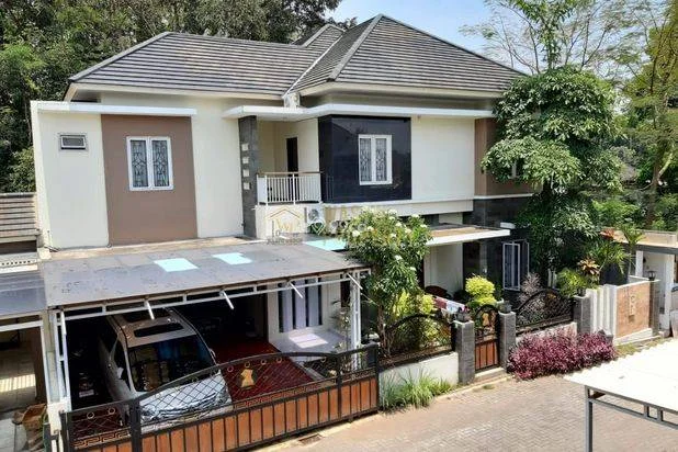 JUAL CEPAT RUMAH MEWAH TANAH LUAS DEKAT STADION MAGUWO JUAL CEPAT RUMAH MEWAH TANAH LUAS DEKAT STADION MAGUWO