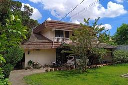 Dijual rumah besar di Jatiwaringin harga terjangkau lokasi strategis bebas banjir Dijual rumah besar di Jatiwaringin harga terjangkau lokasi strategis bebas banjir