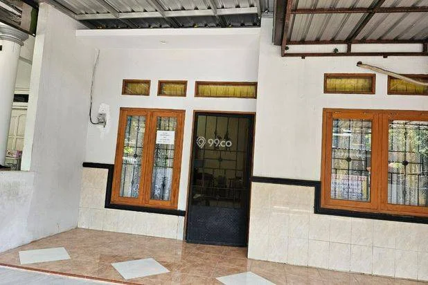 Disewakan Rumah Cantik di Belakang Ruko Semarang Disewakan Rumah Cantik di Belakang Ruko Semarang