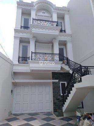 The Luxury White House with Pool at Tebet Barat The Luxury White House with Pool at Tebet Barat