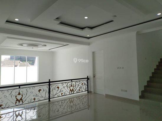 The Luxury White House with Pool at Tebet Barat The Luxury White House with Pool at Tebet Barat