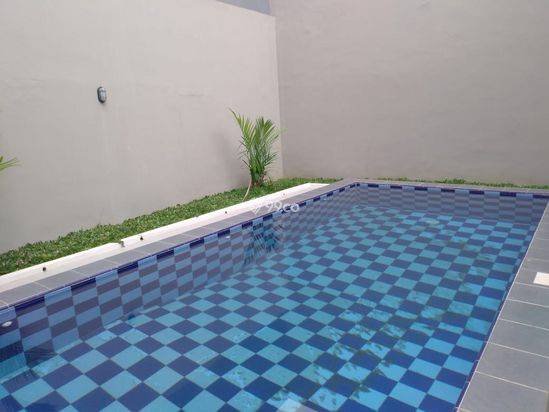 The Luxury White House with Pool at Tebet Barat The Luxury White House with Pool at Tebet Barat