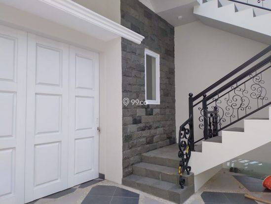 The Luxury White House with Pool at Tebet Barat The Luxury White House with Pool at Tebet Barat