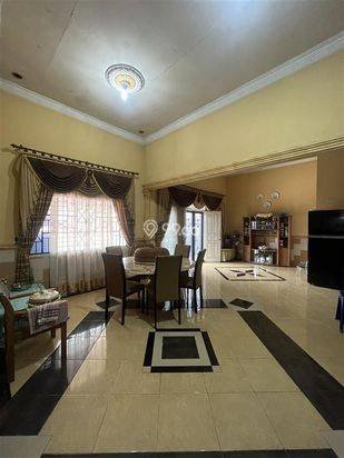 Dijual Rumah Besar di Medan Lokasi Strategis Dijual Rumah Besar di Medan Lokasi Strategis