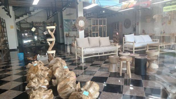 Ruko atau Ruang Usaha 3 Lantai di Raya Kerobokan Cocok Untuk Spa, Gym, Resto, Butik, Art Gallery, Toko, Klinik Kecantikan, Klinik Dokter, Indomaret, Alfamart, Circle K, M Mart, Pharmacy Ruko atau Ruang Usaha 3 Lantai di Raya Kerobokan Cocok Untuk Spa, Gym, Resto, Butik, Art Gallery, Toko, Klinik Kecantikan, Klinik Dokter, Indomaret, Alfamart, Circle K, M Mart, Pharmacy