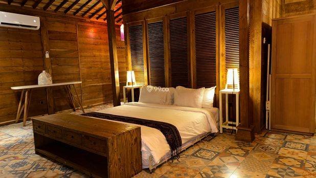1 Bedroom Villa With Traditional Nuances. The Villa Is Designed In A Classic Joglo Style, With A High and Spacious Roof, and Simple Yet Elegant Decor. 1 Bedroom Villa With Traditional Nuances. The Villa Is Designed In A Classic Joglo Style, With A High and Spacious Roof, and Simple Yet Elegant Decor.