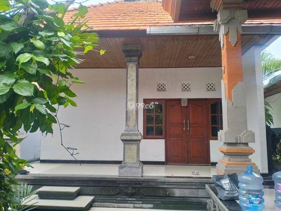 For Lease, 4 Bedroom House with Traditional Balinese Nuances in Kerobokan For Lease, 4 Bedroom House with Traditional Balinese Nuances in Kerobokan
