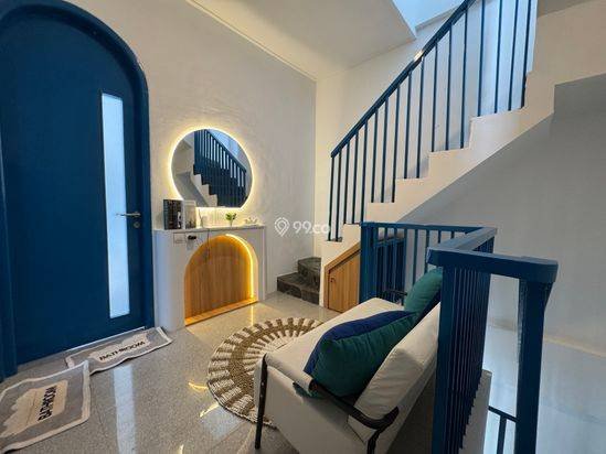 Villa Unik ala Santorini di Jantung Kota Batu Villa Unik ala Santorini di Jantung Kota Batu