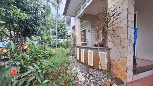 Rumah 1 lantai luas Bekas Kantor di BSD City Tangerang Rumah 1 lantai luas Bekas Kantor di BSD City Tangerang