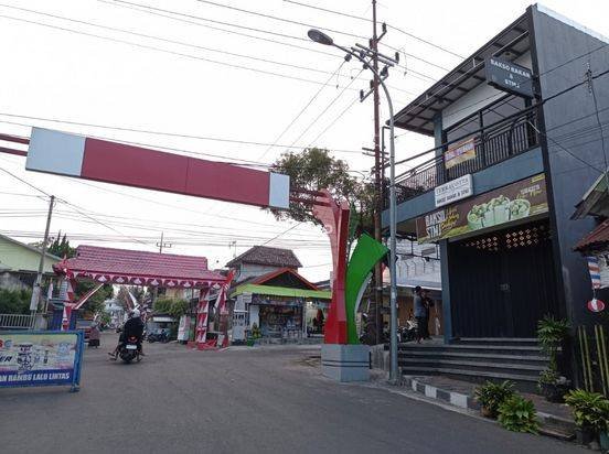 RUKO BAGUS 2 LANTAI HARGA BAGUS DI JALAN SUDIRO SISIR KOTA BATU. RUKO BAGUS 2 LANTAI HARGA BAGUS DI JALAN SUDIRO SISIR KOTA BATU.