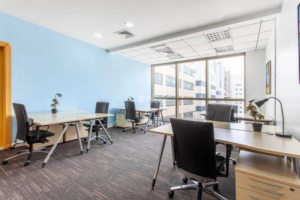 Ruang kerja, layanan, dan dukungan untuk membantu Anda bekerja lebih baik di Regus Plaza Oleos Ruang kerja, layanan, dan dukungan untuk membantu Anda bekerja lebih baik di Regus Plaza Oleos