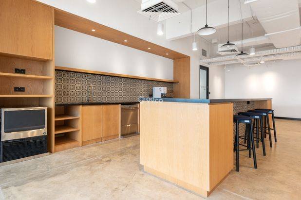Akses satu harga ke ruang kerja, kantor virtual, dan ruang rapat di Signature South Quarter Akses satu harga ke ruang kerja, kantor virtual, dan ruang rapat di Signature South Quarter
