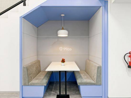 Singgah, bekerja, atau berkolaborasi di pusat bisnis HQ Tower profesional kami Singgah, bekerja, atau berkolaborasi di pusat bisnis HQ Tower profesional kami