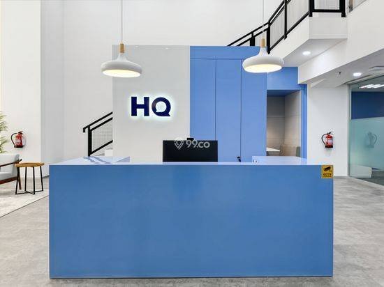 Singgah, bekerja, atau berkolaborasi di pusat bisnis HQ Tower profesional kami Singgah, bekerja, atau berkolaborasi di pusat bisnis HQ Tower profesional kami