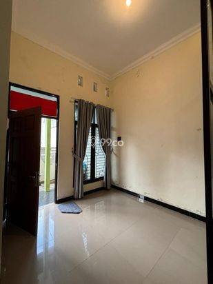 Dikontrakkan Rumah Baru Dekat Undip (5 Menit) Dikontrakkan Rumah Baru Dekat Undip (5 Menit)