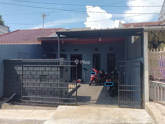 Disewakan rumah nyaman dan aman di komplek Bukit Rivaria Sawangan. Disewakan rumah nyaman dan aman di komplek Bukit Rivaria Sawangan.